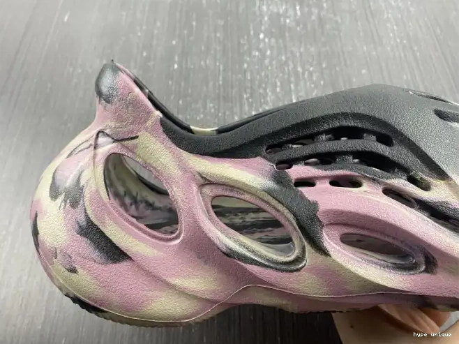 hype Foam MX Yeezy RNR Carbon Adidas IG9562 0620